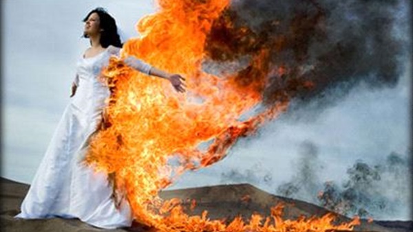 رفضت الزواج.. فتم إحراقها على قيد الحياة