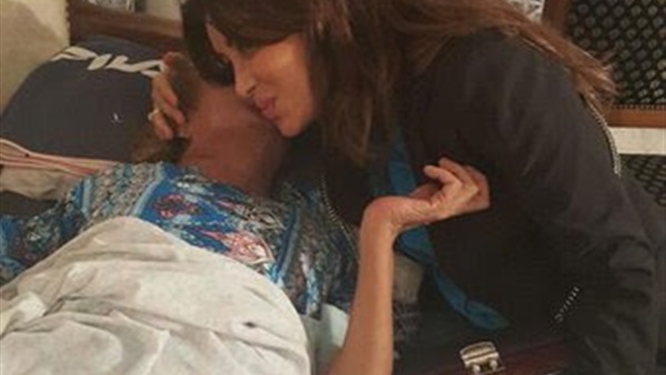 «لطيفة» حزينة على رحيل «فاطمة بوساحة»