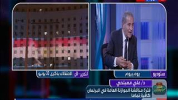 بالفيديو.. إضاءة مجمع التحرير في الساعات الأولى لذكرى30 يونيو