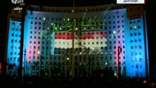 بالفيديو.. احتفالات المواطنين بـ 30 يونيو داخل ميدان التحرير