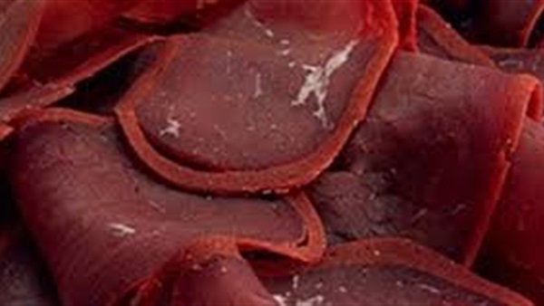 ضبط مصنع بسطرمة لاستحدامه دهون غير صالحة للإستخدام بالعبور