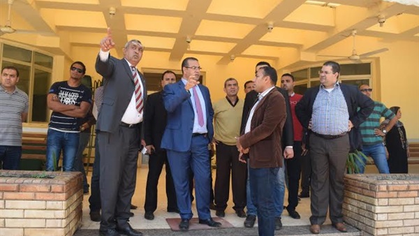 رئيس جامعة المنصورة يتفقد منشآت القرية الأولمبية 