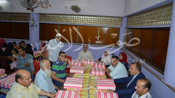 بالصور..إفطار جماعى لأيتام «دار الحنان وتنمية المجتمع» بكفر الشيخ