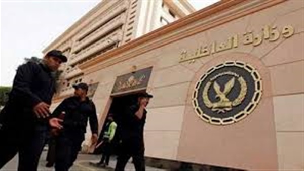 وزير الداخلية يكافىء 1320 من رجال الشرطة لجهودهم المتميزة