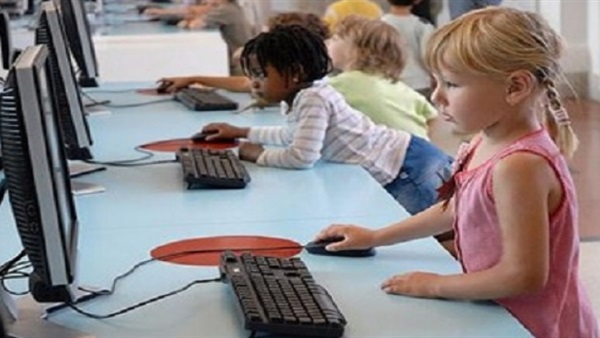 وينسليت: الآباء يفقدون السيطرة على أطفالهم بسبب وسائل التواصل