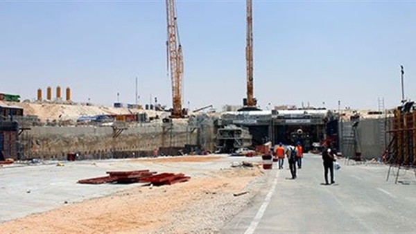 بالصور.. رغم «العيد» العمل فى أنفاق قناة السويس عرض مستمر