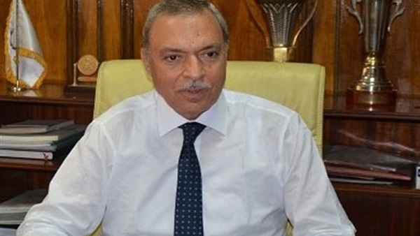 محافظ قنا يزور المستشفى العام لتهنئة المرضي بعيد الفطر 