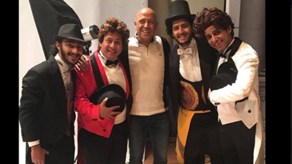 بالصورة..أبطال «مسرح مصر» يعايدون جمهورهم  