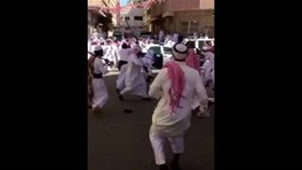 بالفيديو.. اشتباكات عنيفة في السعودية
