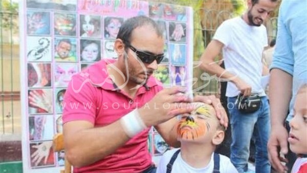 بالصور.. الأطفال يرسمون «علم مصر» على وجوههم بحديقة «البوهى»
