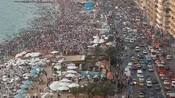 معالم الأسكندرية وشواطئها وحديقة الحيوان يشهدون إقبالاً كثيفًا
