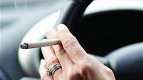 68 يورو غرامة لكل قائد سيارة يدخن أثناء القيادة