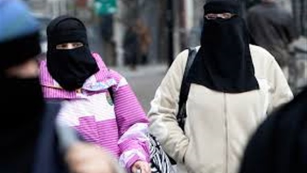 سويسرا تبدأ تطبيق غرامة ارتداء النقاب بحد أقصى 10 آلاف دولار