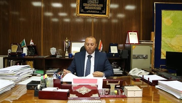 محافظ المنوفية يغلق صيدليات وعيادات خاصة لمخالفتها القانون