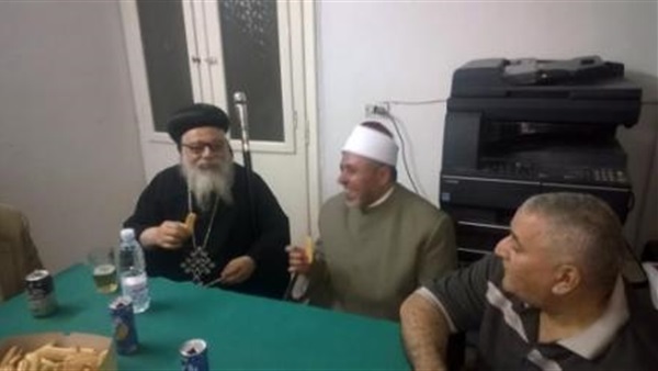 أسقف ملوي يزور بيت العائلة المصرية بالمنيا