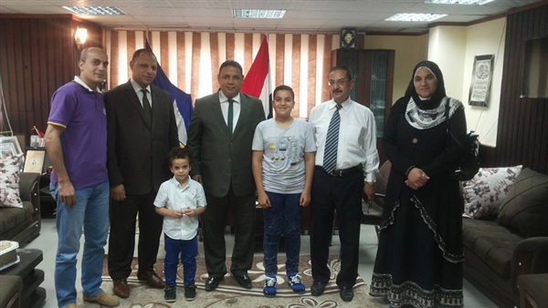 بالصور..إلحاق طالب«فيثاغورث» بأكاديمية كلية التربية لرعاية الموهوبين