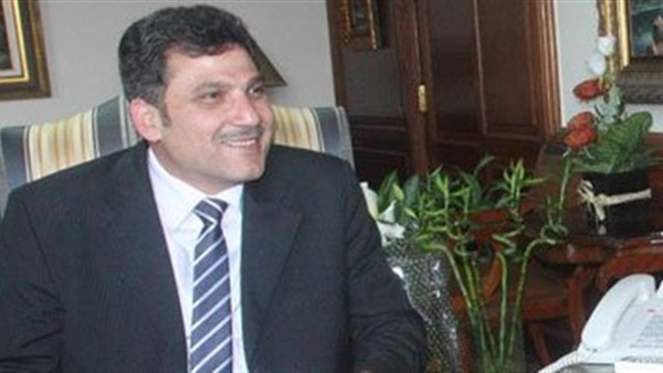 «مغازي» يغادر القاهرة متجها لـ«نيويورك» بصحبة أسرته