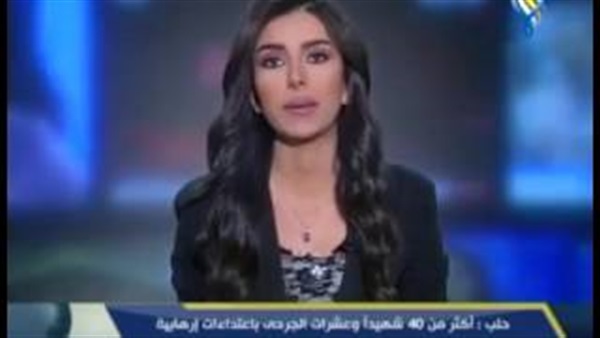 بالفيديو..مذيعة سورية تضحك فوق جثث الأطفال 