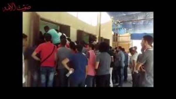 بالفيديو والصور.. زحام وتكدس أمام التنسيق بسبب قلة الموظفين