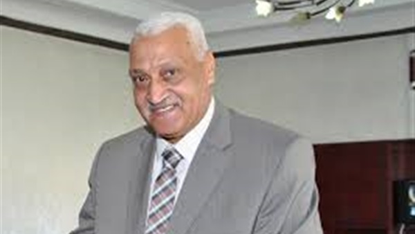 محافظ السويس يكرم افراد الامن بالديوان العام