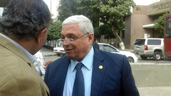 نائب أسيوط: سياسات الحكومة لسد العجز تضيف أعباء على محدودي الدخل