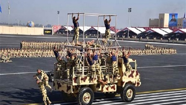بالفيديو.. عروض قتالية لطلاب معهد ضباط الصف