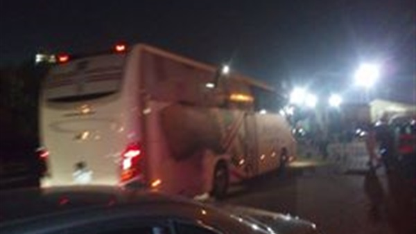 بالصور.. حافلة الزمالك تصل بتروسبورت استعدادا لمواجهة الشرطة