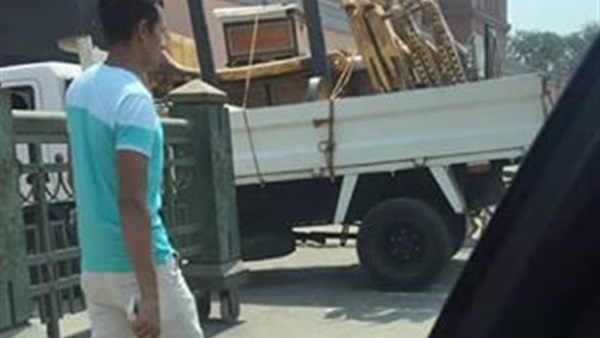 «الآثار» توضح حقيقة صورة نقل القطع الأثرية بالمتحف المصري في سيارات نقل