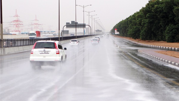 الأمطار الغزيرة تتسبب فى اضطراب حركة المرور بالعاصمة البولندية