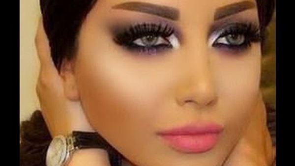 اسبراى تصفيف الحواجب لاطلالة مميزة دائما 