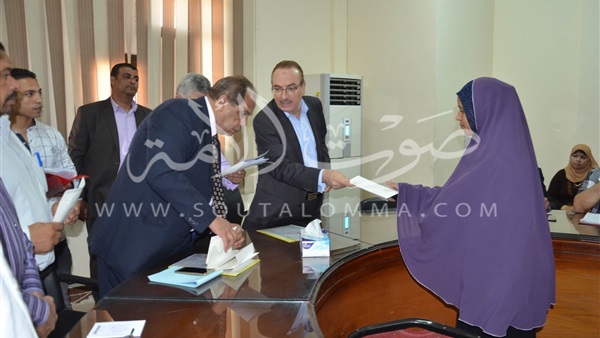 بالصور.. صرف 8 آلاف جنيه مساعدات لـ16 حالة إنسانية في بني سويف