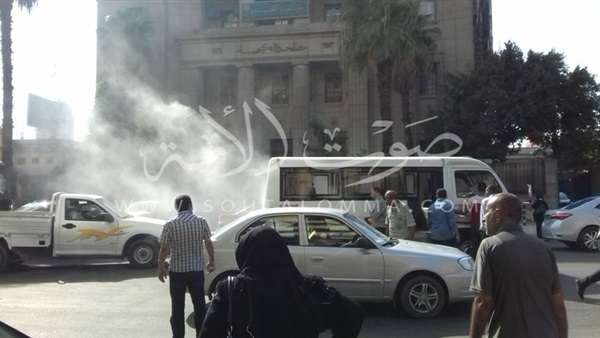 بالصور.. اشتعال سيارة بمحيط نقابة الصحفيين
