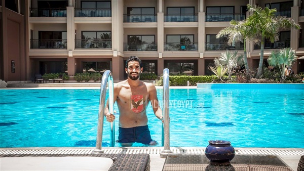 بالصورة... «الجمهور» يسخر من كرش «صالح جمعه»  