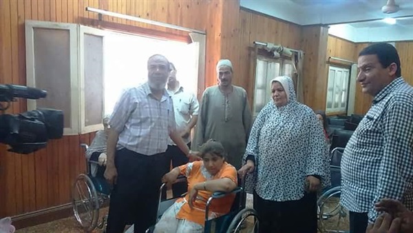 بالصور.. الإتحاد الاقليمي بالمنوفية يسلم كراسي لذوي الاحتياجات الخاصه