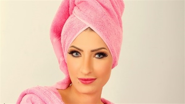 بالصور.. نهى الليثى بـ«البورنس» فى أحدث جلسة تصوير