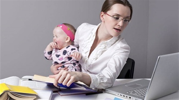 زيادة معدلات الإنجاب بين النساء فوق 40 عاما في بريطانيا 