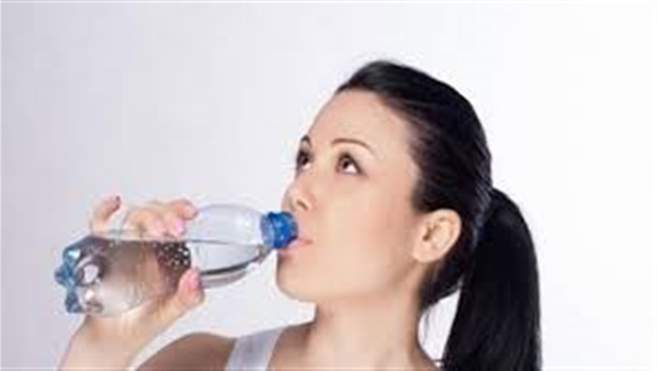 دراسة: قلة الماء في الجسم تؤدي لزيادة الوزن