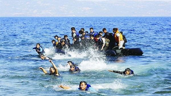 اليونان تبحث عن 38 مهاجرا مفقودا قبالة ليسبوس وغرق أربعة أطفال