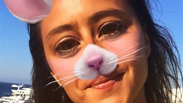 بالصورة.. نيللى كريم تتحول لـ«قطة» على «سناب شات»