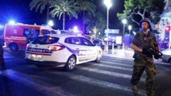 بالصورة..الرئيس الفرنسي يتابع آخر تطورات حادث «نيس»
