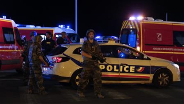 الرئيس الفرنسى يصل موقع «حادث الدهس» بمدينة نيس