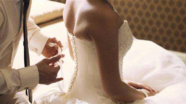 عروس ترتكب جريمة بشعة في ليلة زفافها