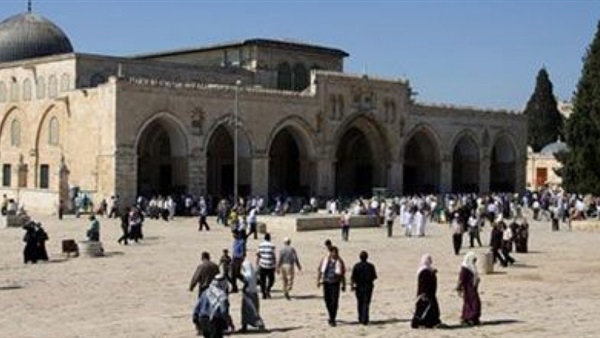 300 فلسطيني يغادرون غزة للصلاة في الأقصى