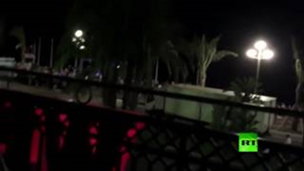 بالفيديو.. لحظة مصرع راكب دراجة نارية أثناء اعتراضه منفذ هجوم فرنسا