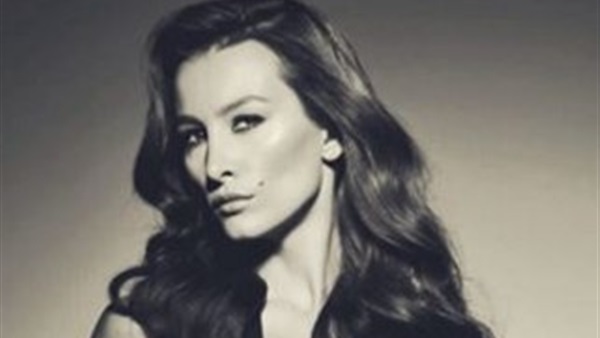 بالصور.. 5 أسرار نكشفها عن البطلة الغامضة لكليب حماقى
