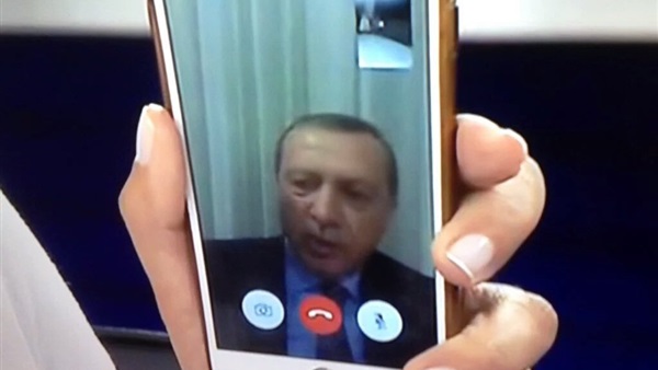 أردوغان يعلن نزوله إلى الشارع للدفاع عن «الشرعية»