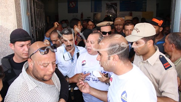 بالصور..محافظ دمياط يدشن فعاليات حملة«حلوة يابلدى بأيدينا كلنا» 