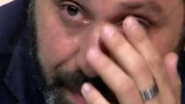 بالفيديو.. حازم إمام ينهار فى البكاء على رحيل طارق سليم