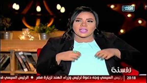 بالفيديو.. مذيعة «نفسنة»: «الزوجة في أول 3 أيام ما بتدخلش الحمام»