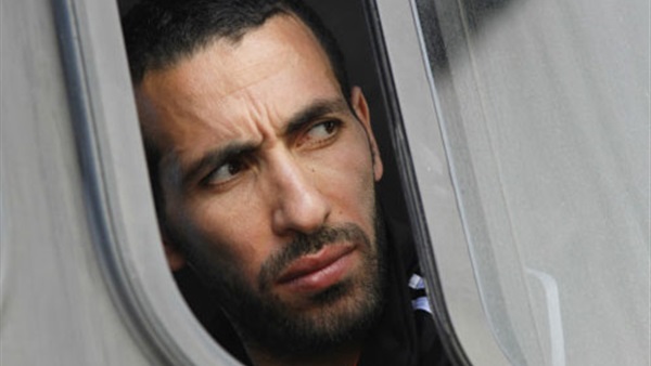 بالصور.. «أبو تريكة» يودع «أسطورة الأهلي»